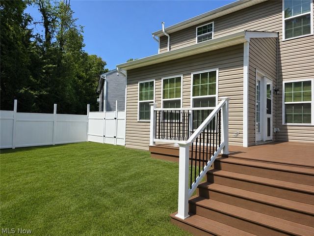 132 Westwood Circle, Tallmadge, OH 44278