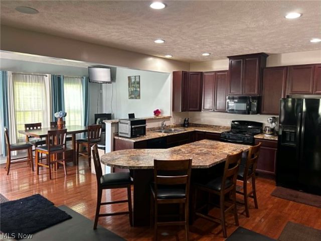 132 Westwood Circle, Tallmadge, OH 44278