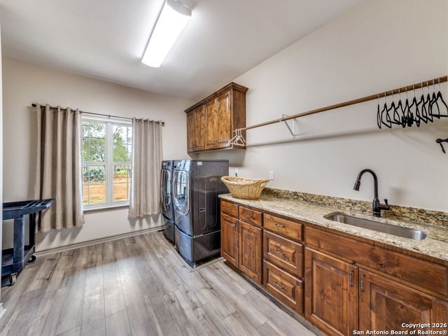 6472 Bluntzer Rd, Jourdanton, TX 78026