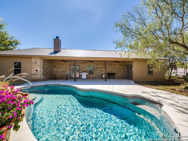 6472 Bluntzer Rd, Jourdanton, TX 78026