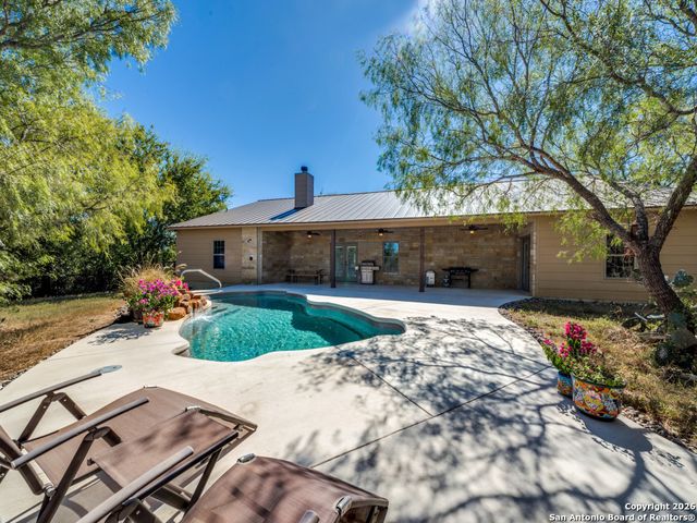 6472 Bluntzer Rd, Jourdanton, TX 78026