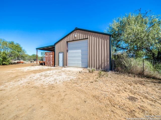 6472 Bluntzer Rd, Jourdanton, TX 78026