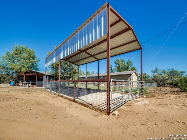 6472 Bluntzer Rd, Jourdanton, TX 78026