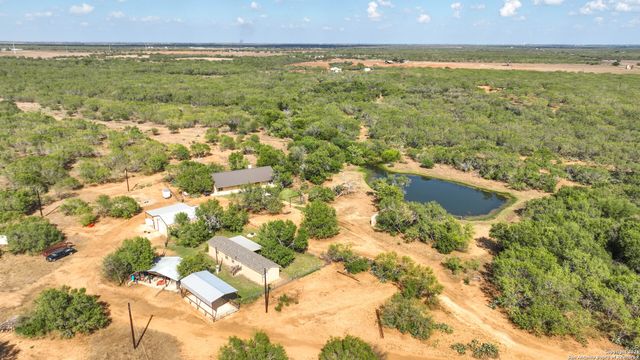 6472 Bluntzer Rd, Jourdanton, TX 78026