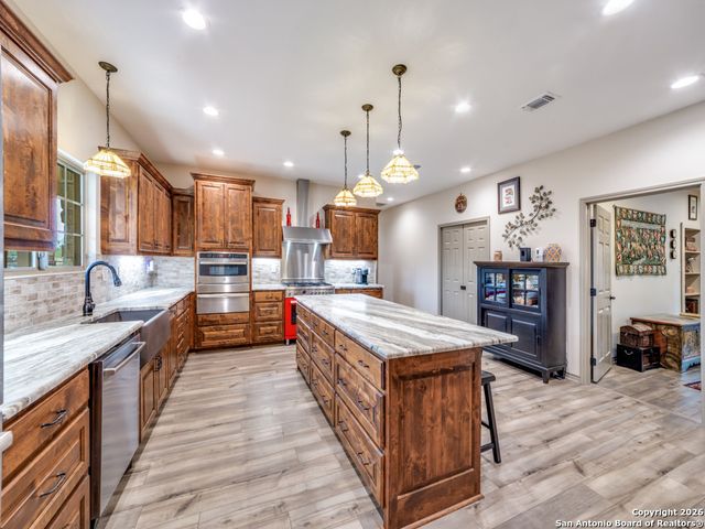 6472 Bluntzer Rd, Jourdanton, TX 78026