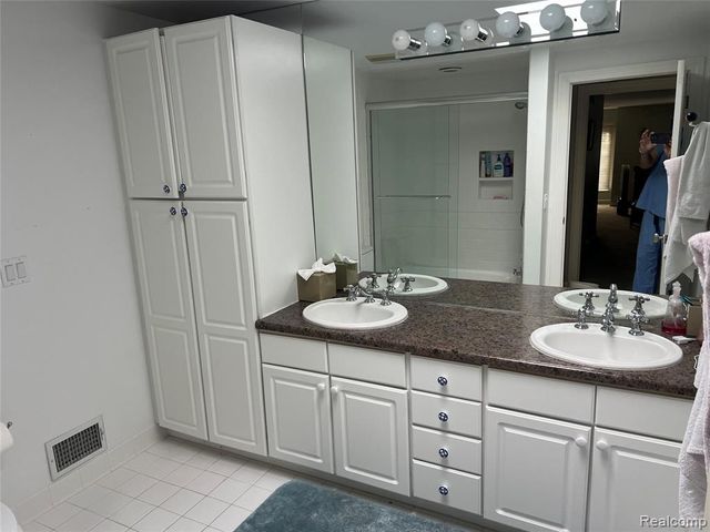 3958 Winterset Court, West Bloomfield, MI 48323