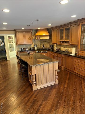 3958 Winterset Court, West Bloomfield, MI 48323