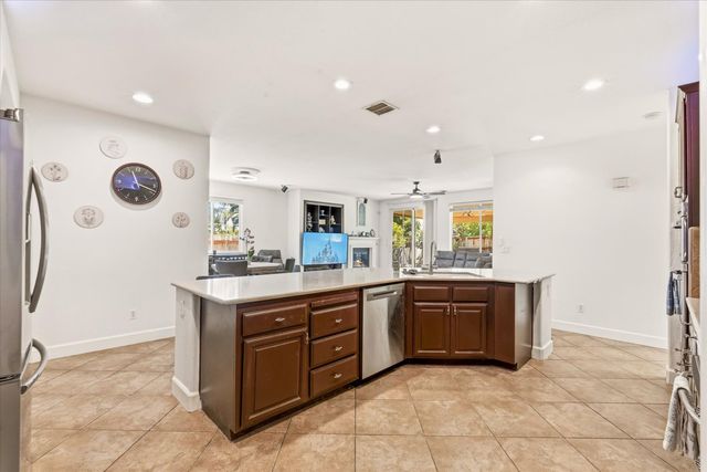 1053 Hillsdale Ln, Lincoln, CA 95648