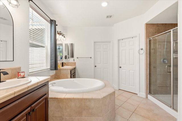 1053 Hillsdale Ln, Lincoln, CA 95648