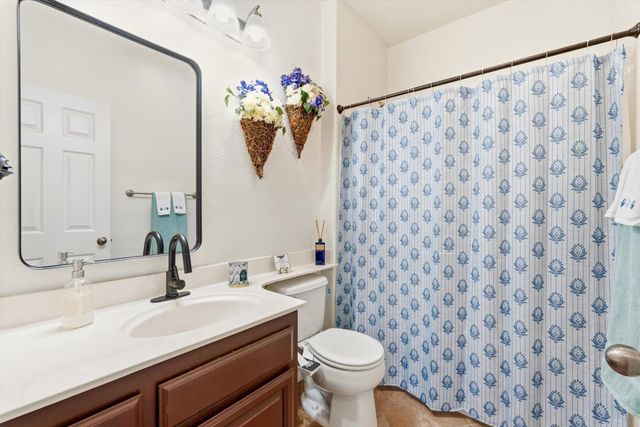 1053 Hillsdale Ln, Lincoln, CA 95648