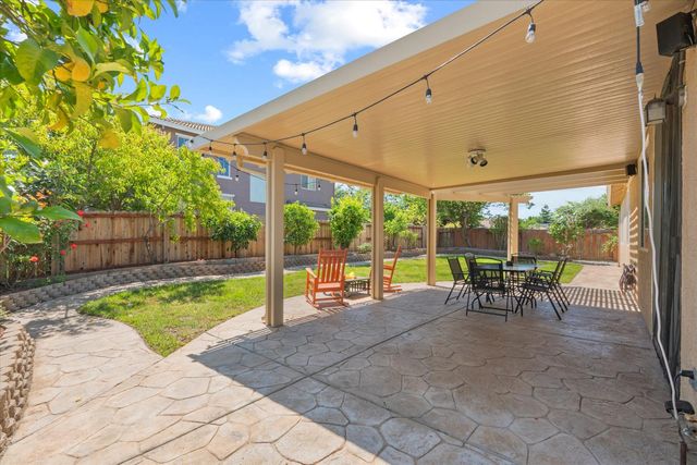 1053 Hillsdale Ln, Lincoln, CA 95648