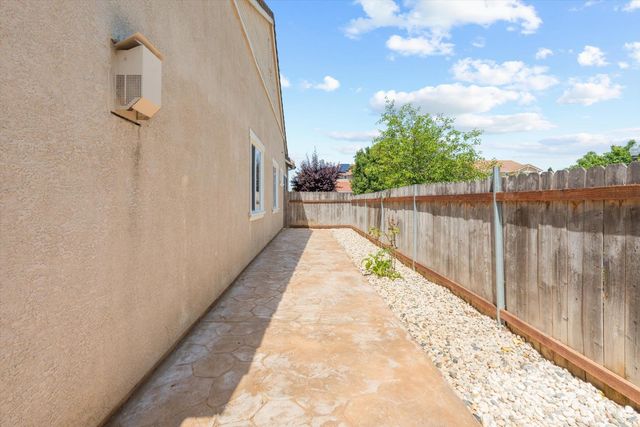 1053 Hillsdale Ln, Lincoln, CA 95648