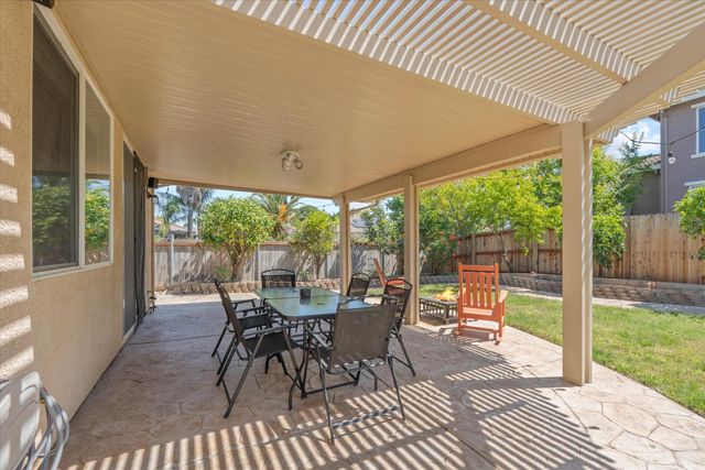 1053 Hillsdale Ln, Lincoln, CA 95648