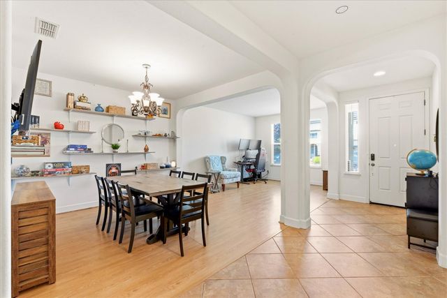 1053 Hillsdale Ln, Lincoln, CA 95648