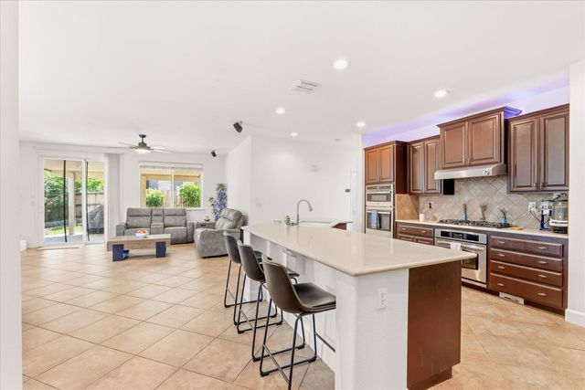1053 Hillsdale Ln, Lincoln, CA 95648