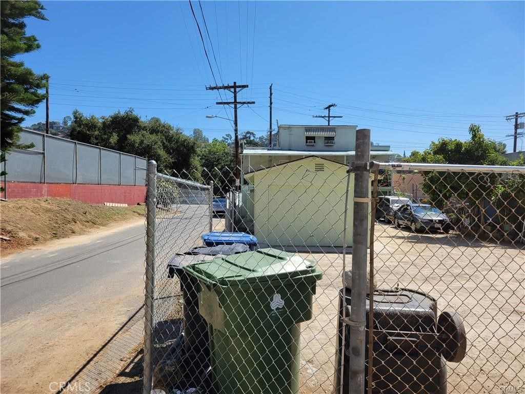 Image 11 of property listing at 6919 N Figueroa Street, Los Angeles, CA 90042