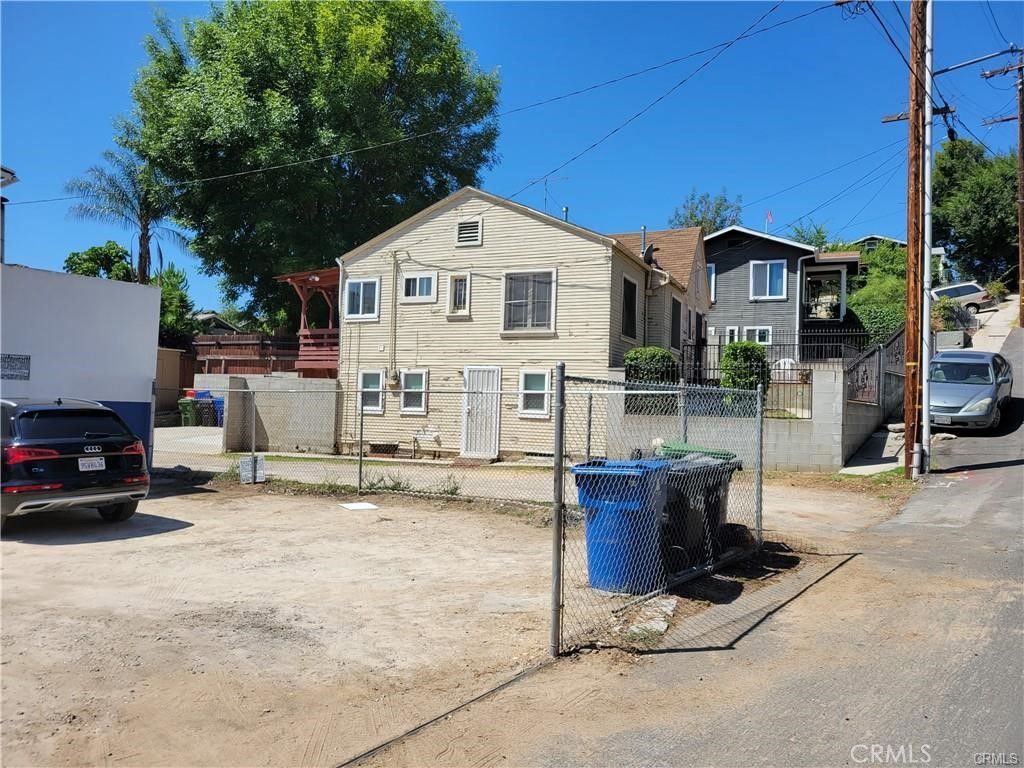 Image 9 of property listing at 6919 N Figueroa Street, Los Angeles, CA 90042