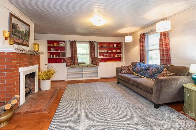 1492 Murray Road, Canton, NC 28716