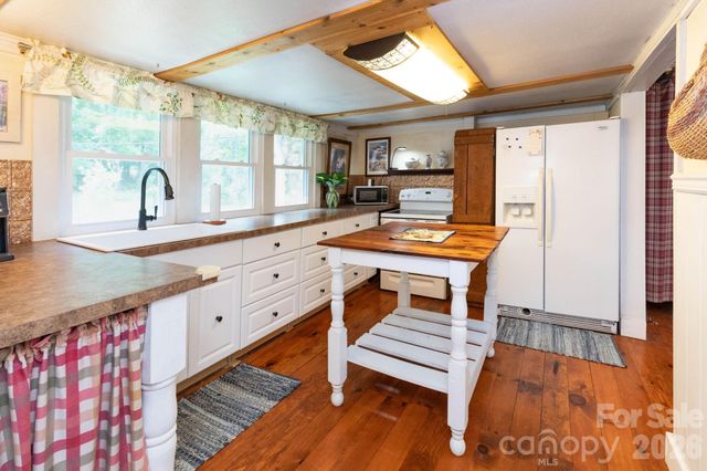 1492 Murray Road, Canton, NC 28716