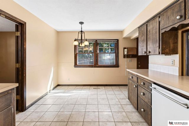 7076 Nicholas Circle, Omaha, NE 68132