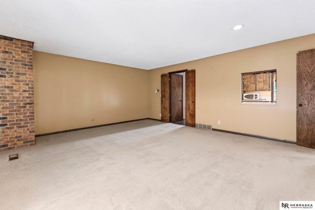 7076 Nicholas Circle, Omaha, NE 68132