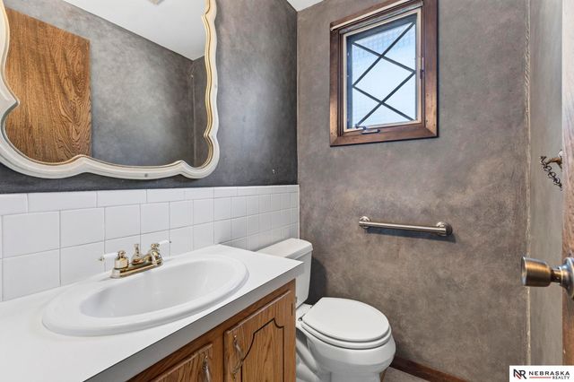 7076 Nicholas Circle, Omaha, NE 68132