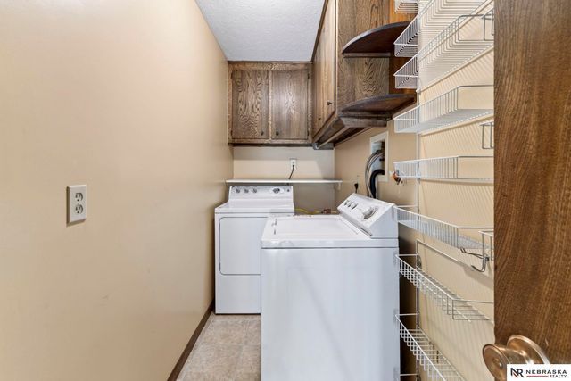 7076 Nicholas Circle, Omaha, NE 68132