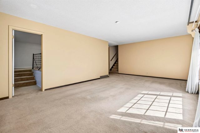 7076 Nicholas Circle, Omaha, NE 68132