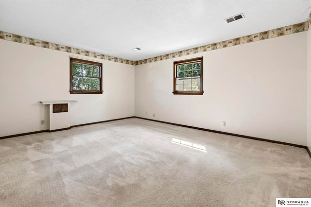 7076 Nicholas Circle, Omaha, NE 68132