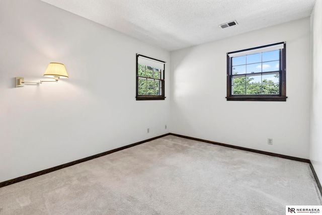 7076 Nicholas Circle, Omaha, NE 68132