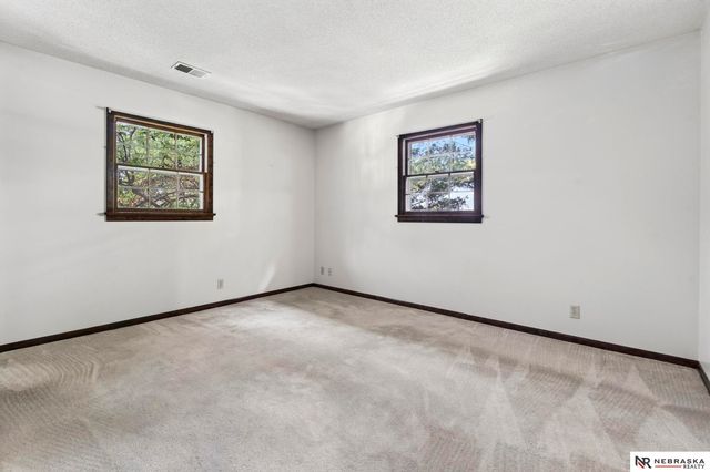 7076 Nicholas Circle, Omaha, NE 68132