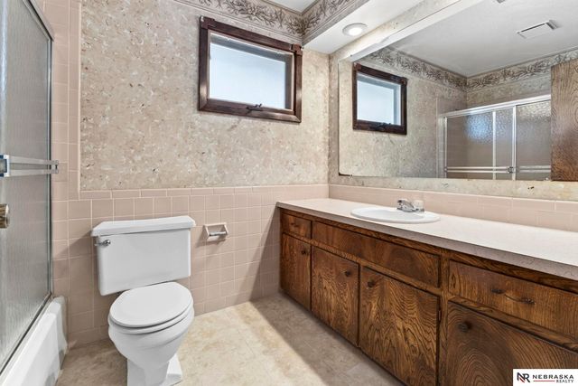7076 Nicholas Circle, Omaha, NE 68132