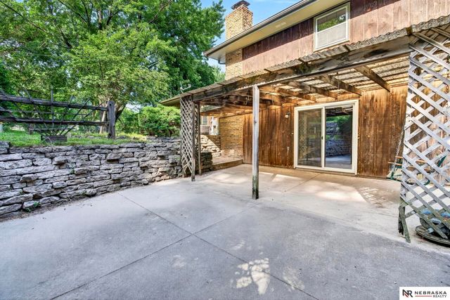 7076 Nicholas Circle, Omaha, NE 68132