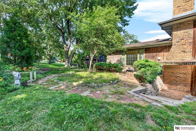 7076 Nicholas Circle, Omaha, NE 68132