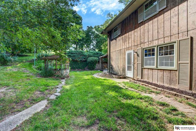 7076 Nicholas Circle, Omaha, NE 68132