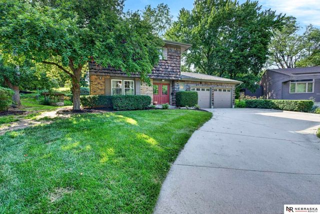 7076 Nicholas Circle, Omaha, NE 68132