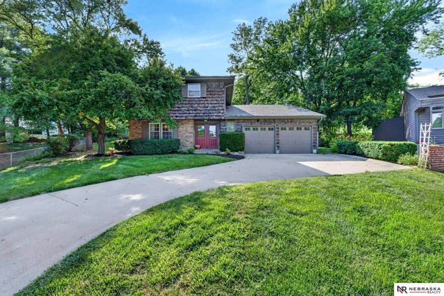 7076 Nicholas Circle, Omaha, NE 68132