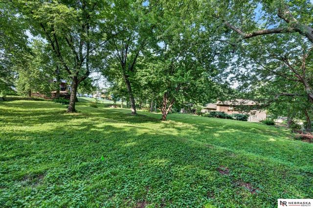 7076 Nicholas Circle, Omaha, NE 68132