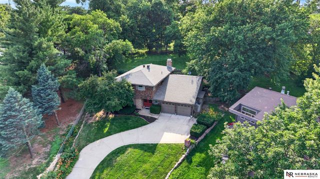 7076 Nicholas Circle, Omaha, NE 68132