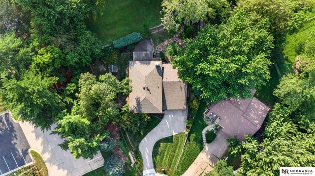 7076 Nicholas Circle, Omaha, NE 68132