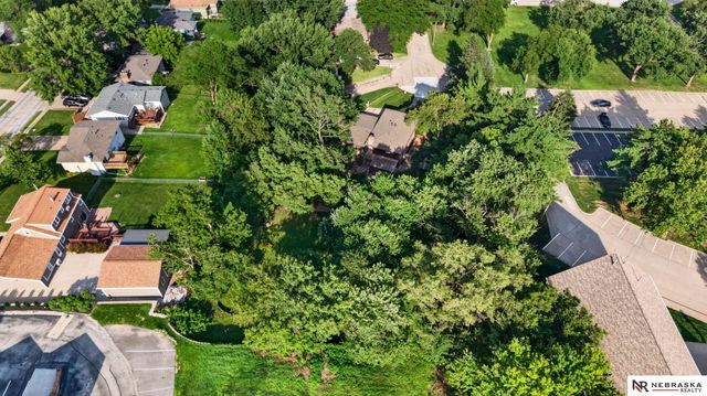 7076 Nicholas Circle, Omaha, NE 68132