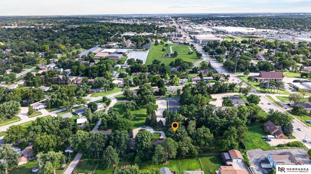 7076 Nicholas Circle, Omaha, NE 68132