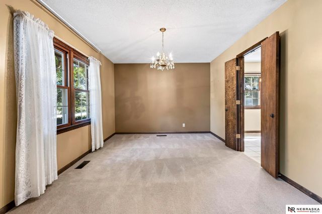 7076 Nicholas Circle, Omaha, NE 68132