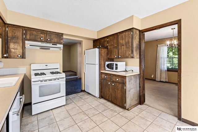 7076 Nicholas Circle, Omaha, NE 68132