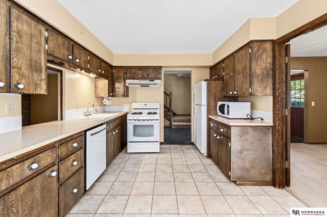 7076 Nicholas Circle, Omaha, NE 68132