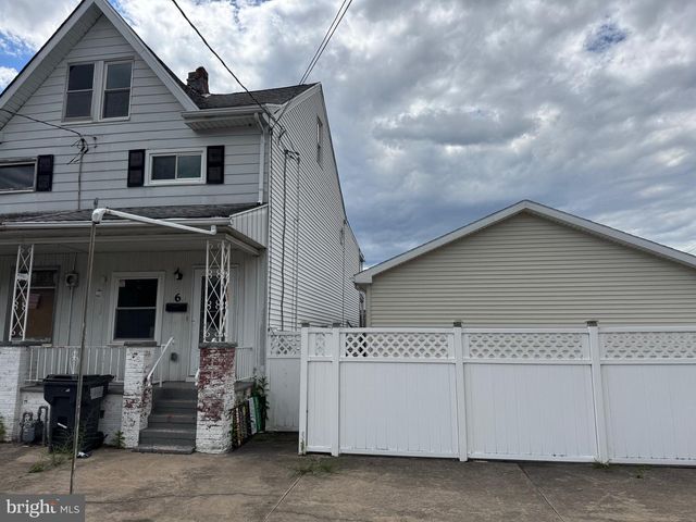 6 S SPRUCE ST, Mount Carmel, PA 17851