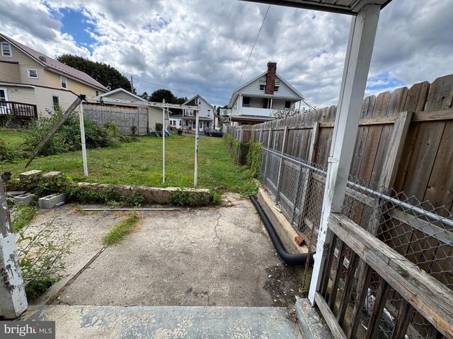 6 S SPRUCE ST, Mount Carmel, PA 17851