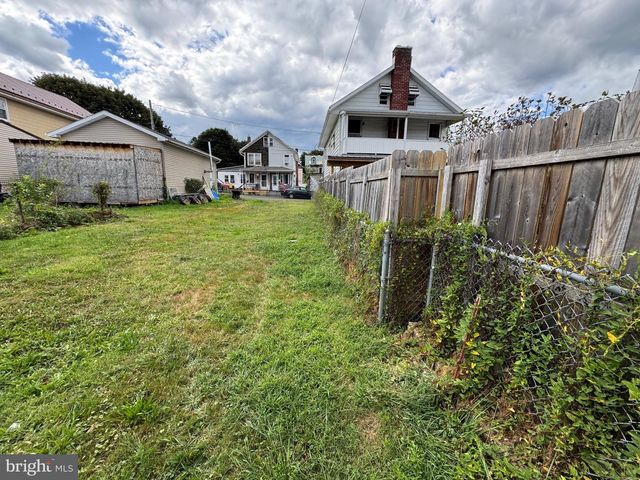 6 S SPRUCE ST, Mount Carmel, PA 17851