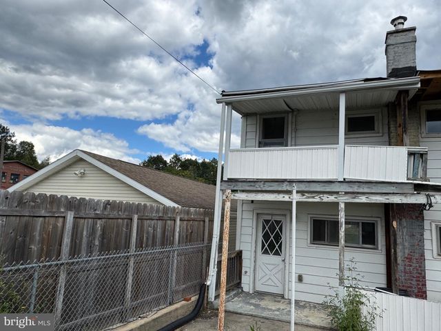 6 S SPRUCE ST, Mount Carmel, PA 17851