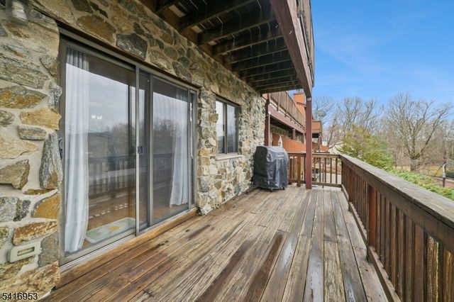 1 Brookside Hts F, Wanaque Boro, NJ 07465